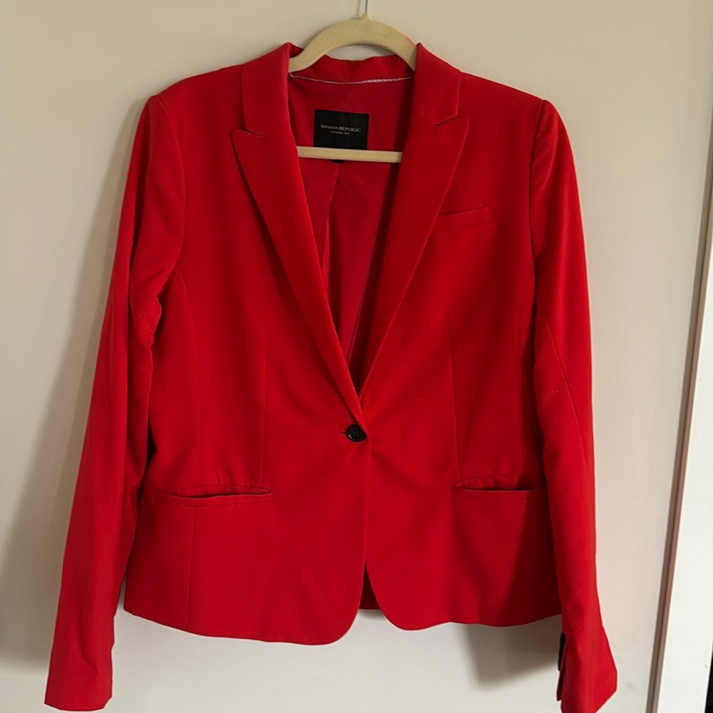 Red classic fit blazer size 10 banana republic.